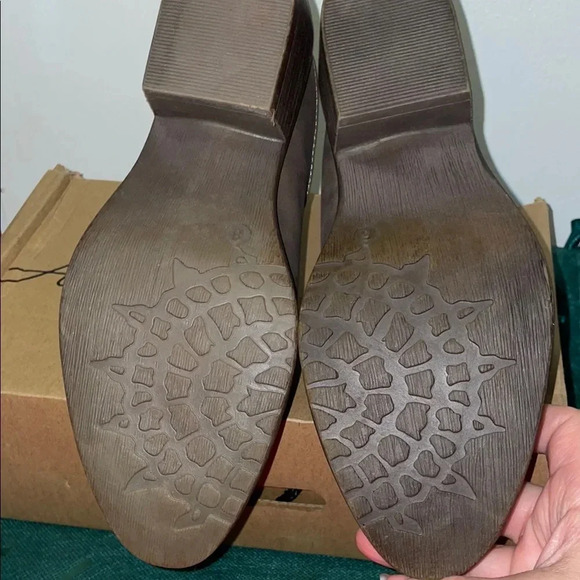 American Rag Tan Mules & Clogs with Slip-On Style and Medium Heel (6) - Picture 8 of 11